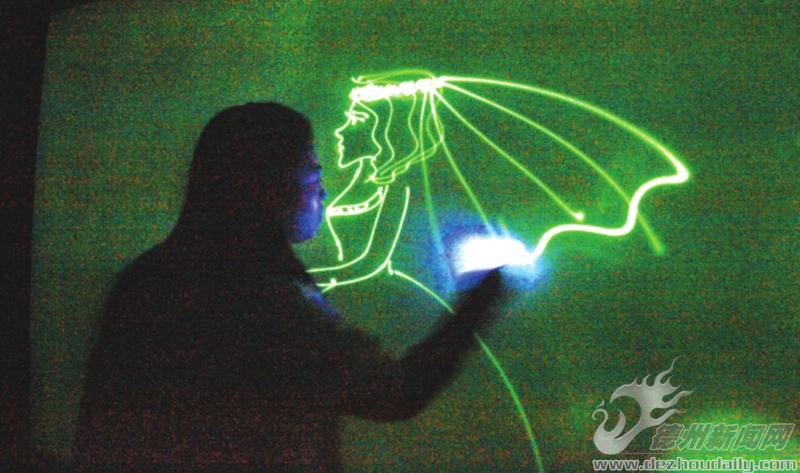 80后光绘师于娜:让更多人能感受光影画的神奇与梦幻