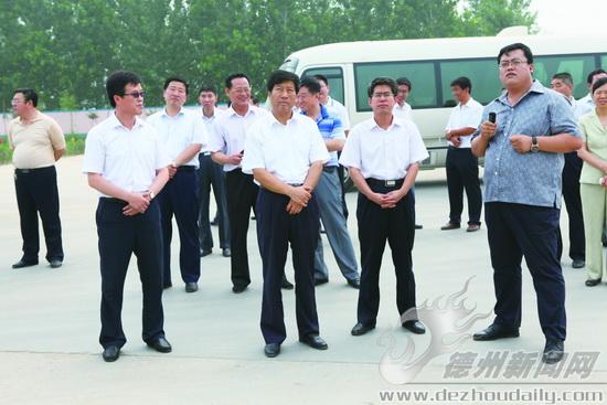 武城新闻网 武城要闻 > 正文     7月20日,县领导马文国,王英华,陈朋