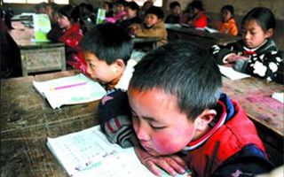 贫困生家庭人均年收入_幸福家庭