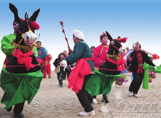 李学武小区"招聘"建起百人秧歌队扭秧歌成为小区新风俗他们以自己的