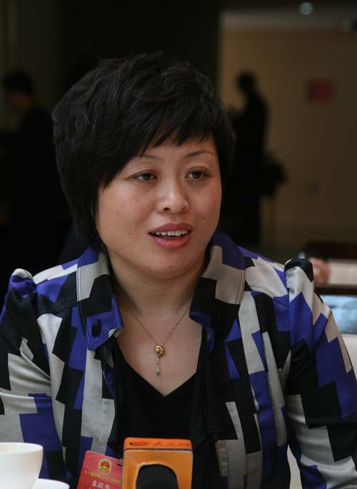 落榜了,恰好在这个时候,夏津县民政局要在乡里成立一所聋哑儿语训学校