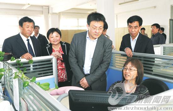 市委常委,宣传部长张传忠在德州日报社检查指导工作.