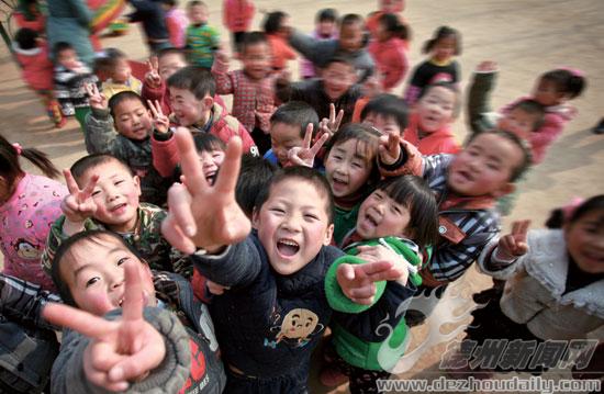 "我们的笑脸,灿烂么?"刘振兴 摄