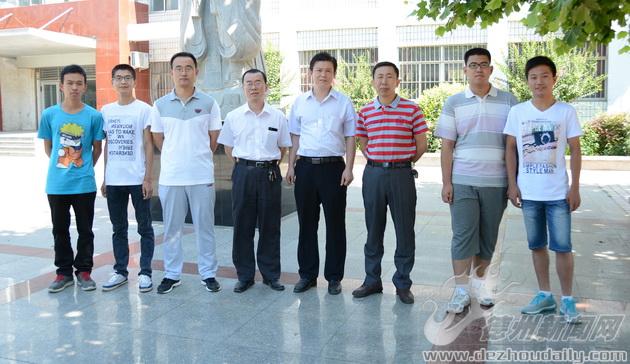 宁津一中优秀教师与高考优秀学生合影